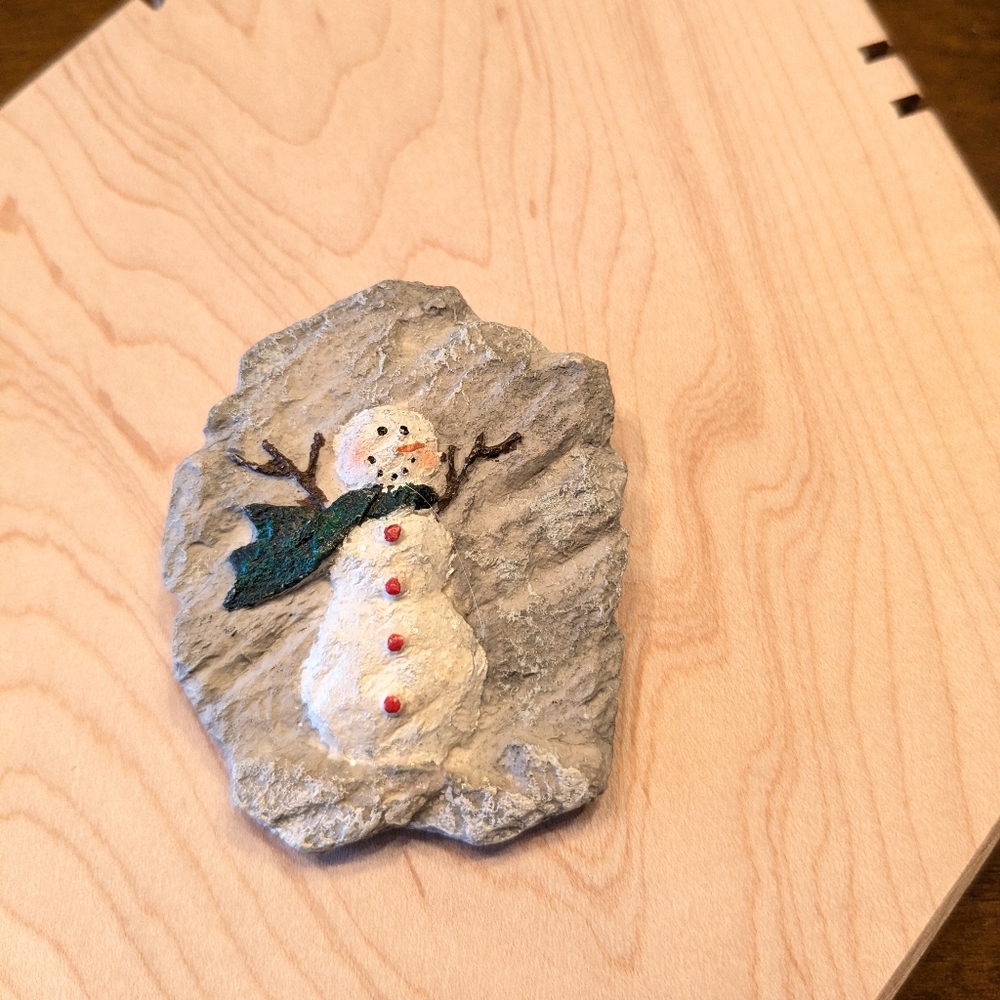 Papel Giftwear Vintage Resin Snowman Brooch Pin